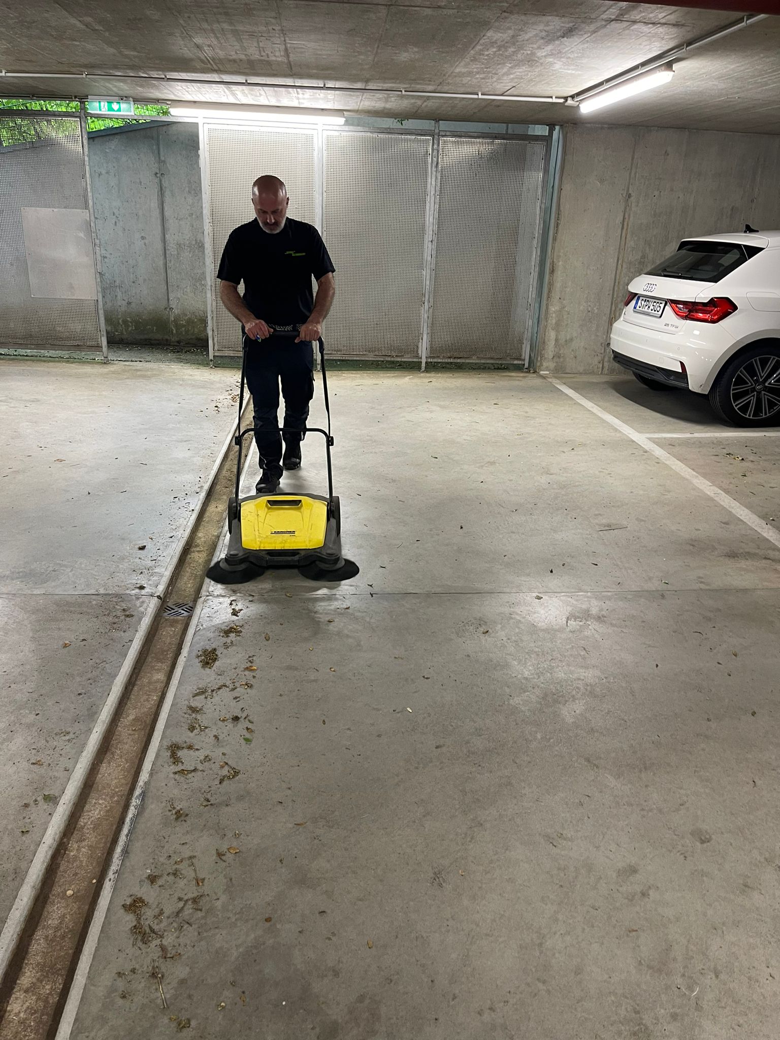 Gebäudereinigung Stuttgart, Facility Management, Objektpflege, Fensterreinigung, Hausmeisterservice, Gebäudereinigung.
